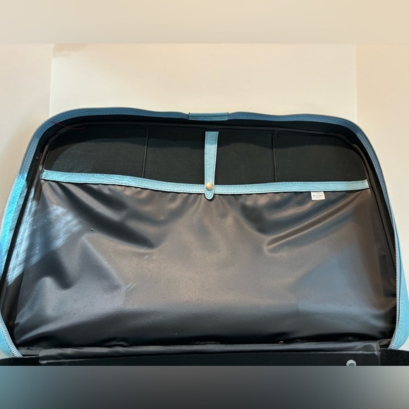 Vintage 1970s Blue Faux Leather Large Suitcase with‎ Buckle Front & Lock - Picture 8 of 9